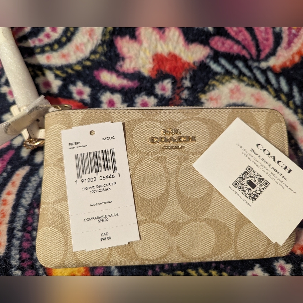 Coach NWT Cream Double Zip Wristlet - Picture 3 of 11